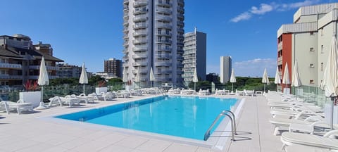 Pool view, Swimming pool, sunbed