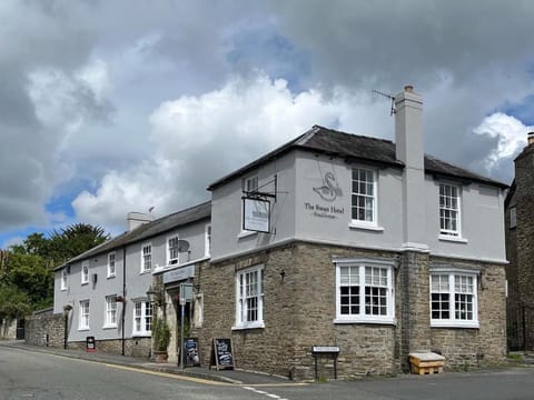 Property building, Street view, Location