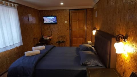 Bed, TV and multimedia, Photo of the whole room
