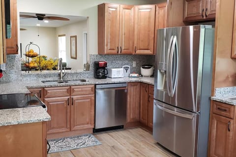 Coffee/tea facilities, Kitchen or kitchenette, dishwasher, minibar, pet friendly, stove, toaster