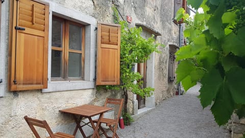 Patio, Facade/entrance, Street view