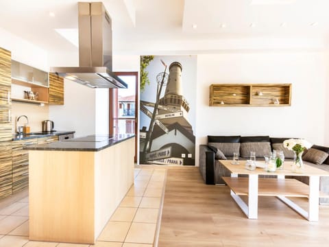 Kitchen or kitchenette, Living room, Seating area, Dining area