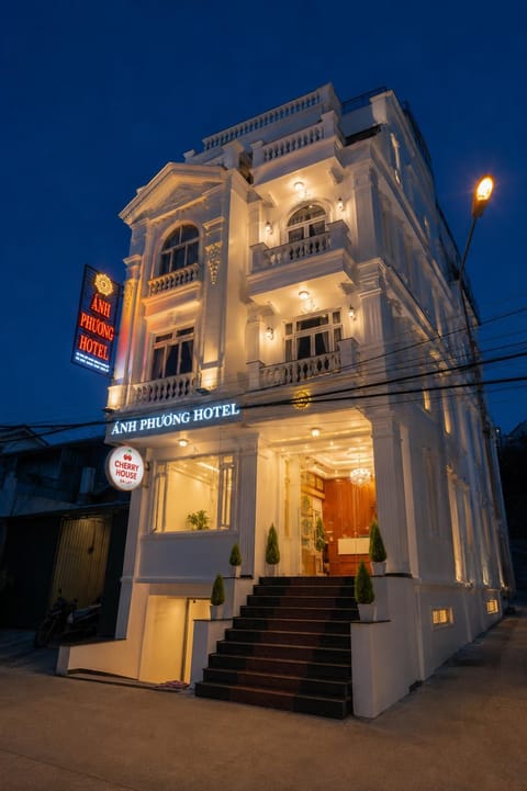 Property building, Facade/entrance, Night