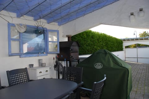 Patio, BBQ facilities