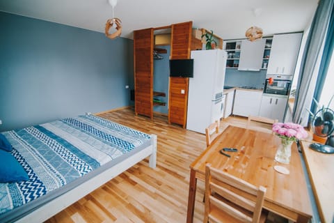 Bed, Day, City view, Street view, Shopping Area, Family, Family, Family, Inner courtyard view