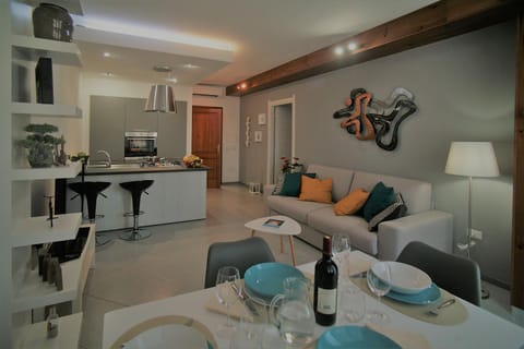 Kitchen or kitchenette, Living room, Seating area, Dining area