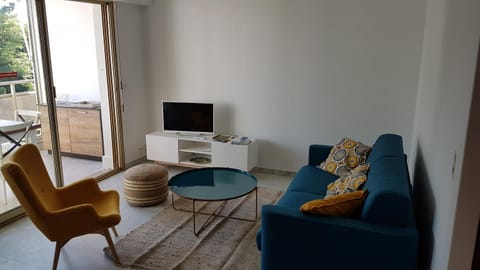 Communal lounge/ TV room, TV and multimedia, Seating area