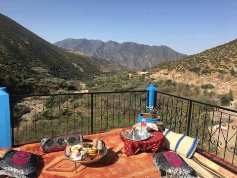 Patio, Natural landscape, View (from property/room), Food and drinks, Food, Mountain view