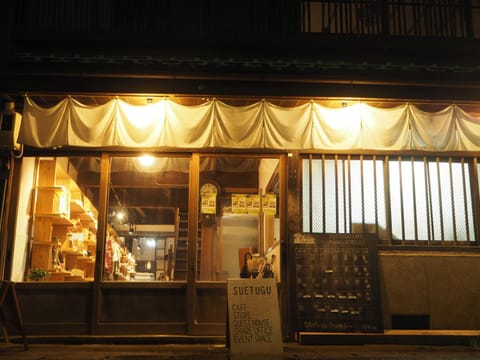 Facade/entrance, Night