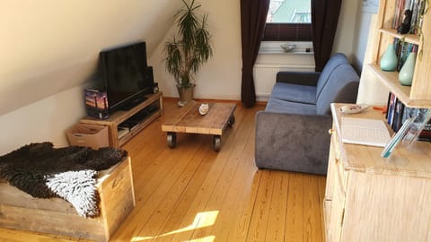 TV and multimedia, Living room, Decorative detail, Decorative detail, Seating area