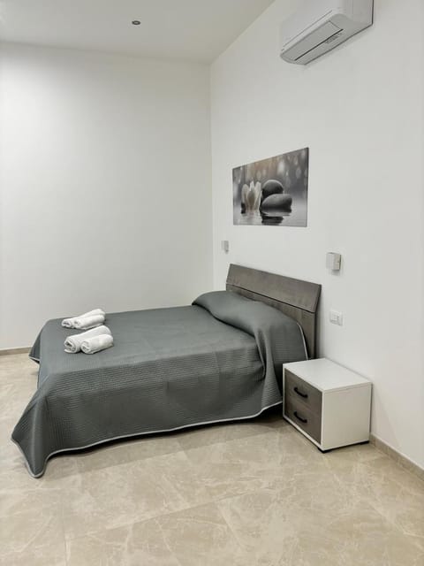 Bed, Photo of the whole room, Bedroom, air conditioner