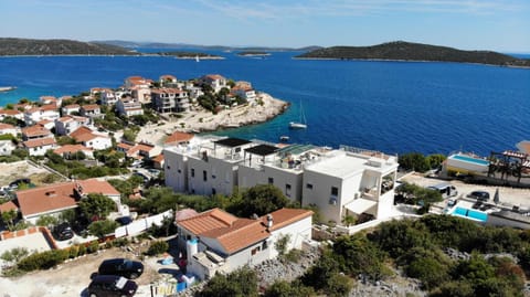 Property building, Neighbourhood, Sea view, Location
