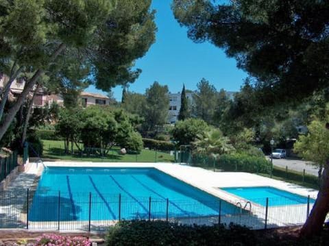 Swimming pool, Swimming pool