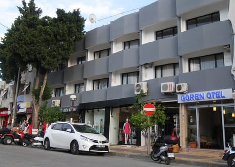 Restaurant/places to eat, Facade/entrance, Spring, Off site, City view
