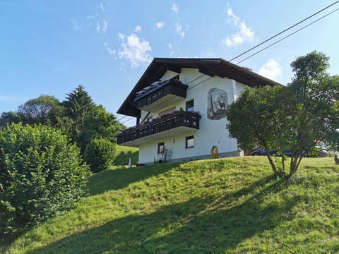 Property building, Facade/entrance, Natural landscape, Garden, On site, Garden view, Landmark view, Mountain view