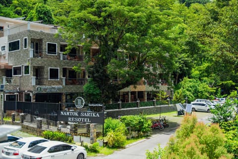 Natural landscape, Garden, Lobby or reception, Street view, Parking
