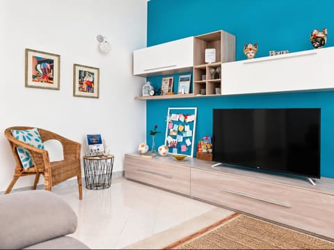 Communal lounge/ TV room, TV and multimedia, Living room, Evening entertainment