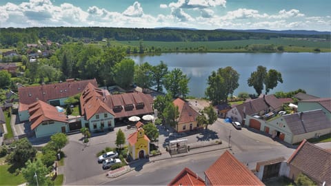 Facade/entrance, Bird's eye view, Floor plan, Lake view