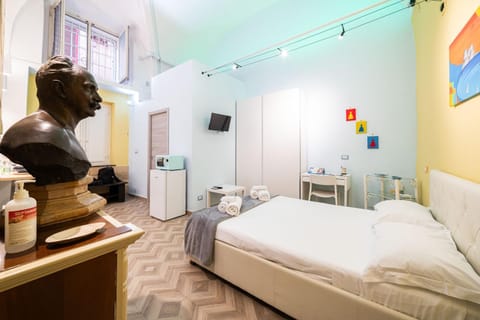 Bed, TV and multimedia, Kitchen or kitchenette, Photo of the whole room, Bedroom