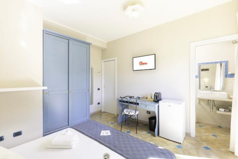 TV and multimedia, Coffee/tea facilities, Bedroom