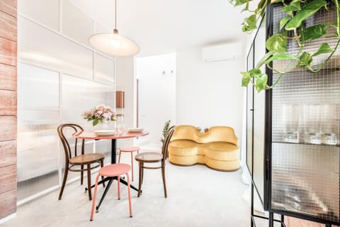 Living room, Seating area, Dining area