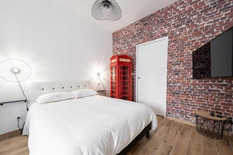 Bed, TV and multimedia