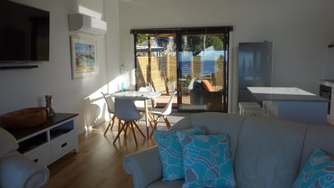 THE LOFT @ Bay of Fires Seascape Apartment in Binalong Bay