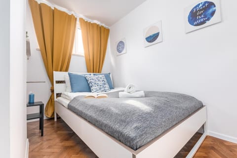 Photo of the whole room, Seating area, Bedroom