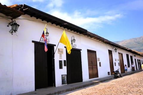 Property building, Facade/entrance, Location