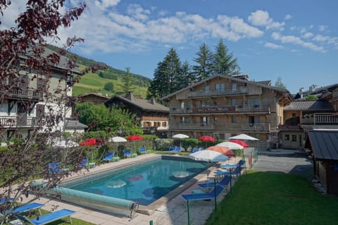 Property building, Spring, Day, Natural landscape, Garden, Garden view, Mountain view, Pool view, Swimming pool, sunbed