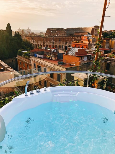 Property building, Day, Natural landscape, Hot Tub, Spa and wellness centre/facilities, City view