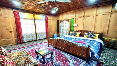 Bed, Photo of the whole room, Seating area, Bedroom
