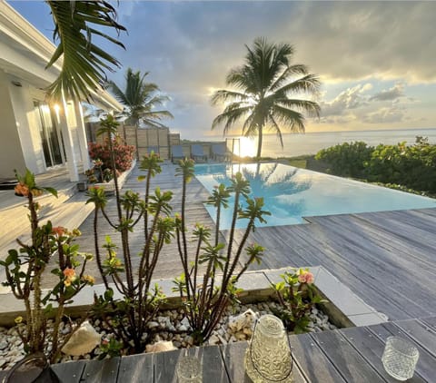 Property building, Day, Natural landscape, Garden view, Sea view, Swimming pool, sunbed
