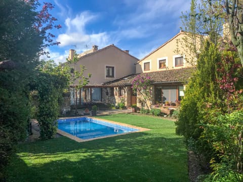 Property building, Garden, Garden, Swimming pool, Swimming pool