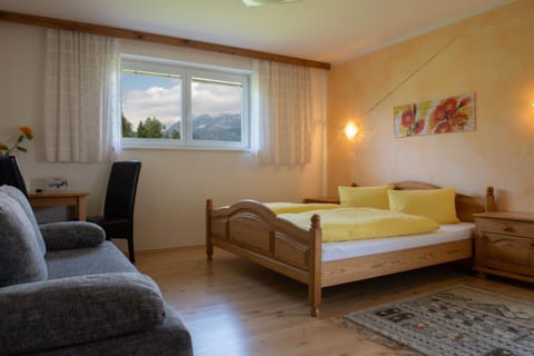 Bed, Photo of the whole room, Decorative detail