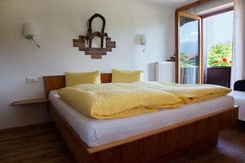 Bed, Photo of the whole room, Decorative detail