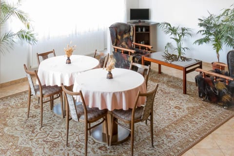 Communal lounge/ TV room, Living room, Seating area, Dining area