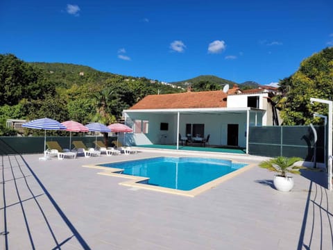 Property building, Summer, Swimming pool, sunbed