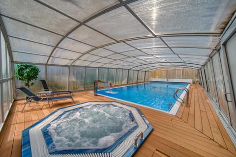 Hot Tub, Swimming pool