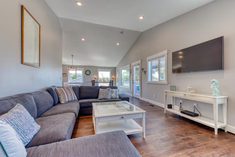 The Whistle Stop House in Rockaway Beach