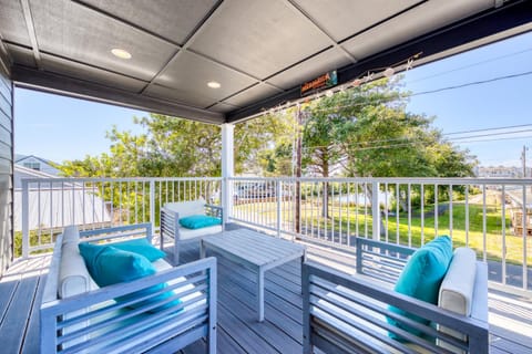 The Whistle Stop House in Rockaway Beach