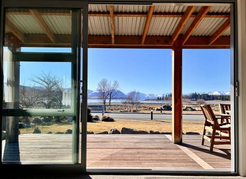 Patio, Natural landscape, Seating area, Lake view, Mountain view, Location