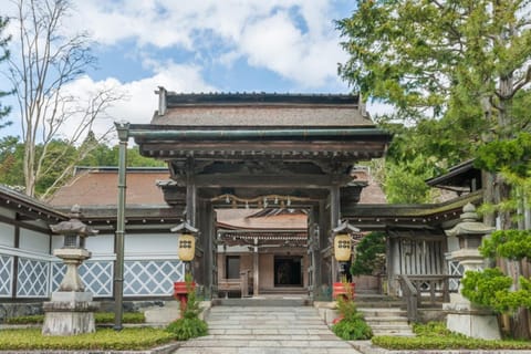 Property building, Facade/entrance, Day