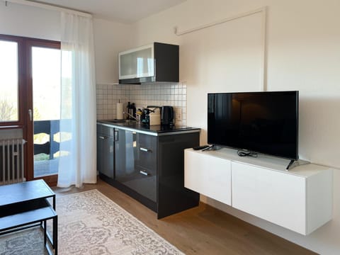 TV and multimedia, Coffee/tea facilities, Kitchen or kitchenette, stove