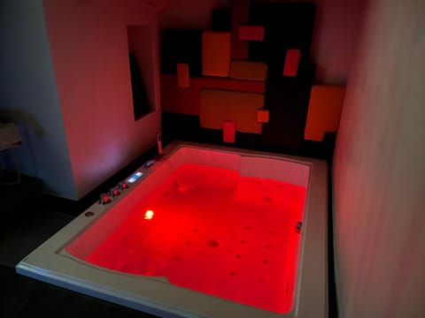 Game Room, Hot Tub