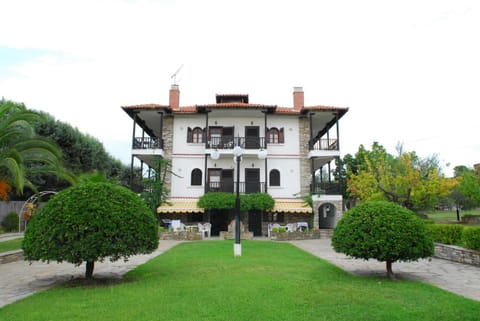 Property building, Day, Garden