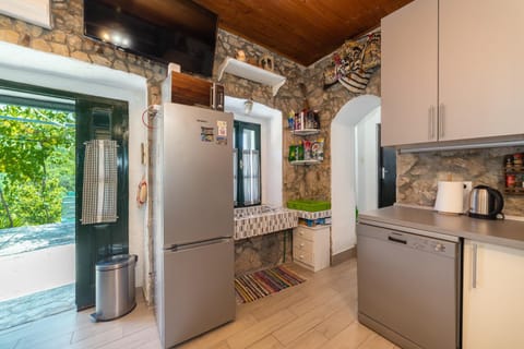 Coffee/tea facilities, Kitchen or kitchenette, dishwasher, minibar, pet friendly, stove, toaster