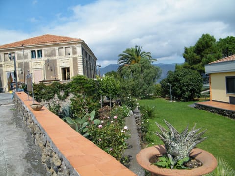 Facade/entrance, View (from property/room)