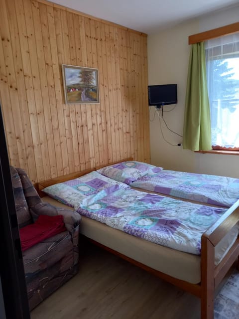 Bed, TV and multimedia, Living room, Photo of the whole room, Bedroom