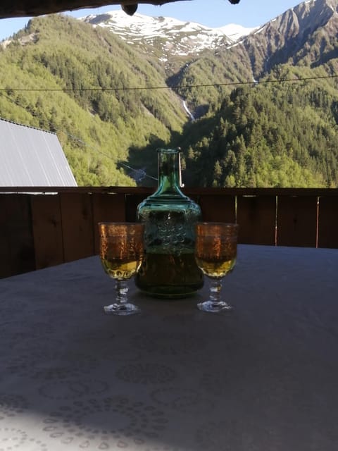 Mountain view, Drinks, Alcoholic drinks